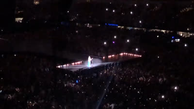 In the midst of her 'The Eras Tour' show, Taylor Swift unveils the long-awaited '1989 (Taylor's Version)'